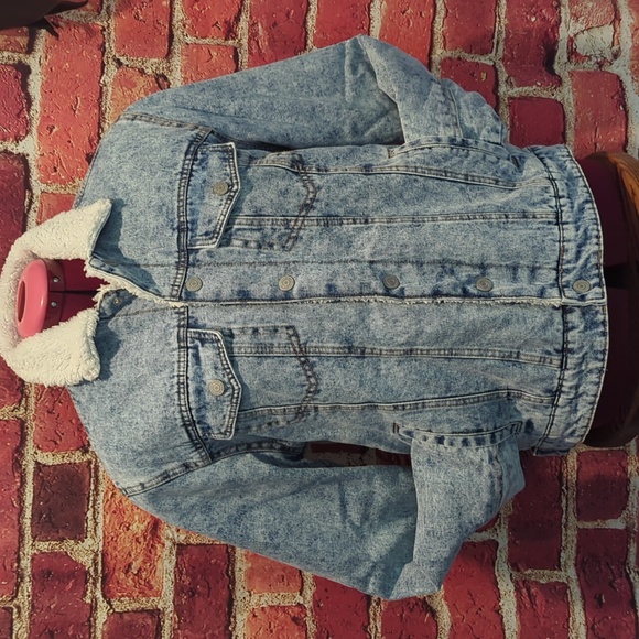 Size Medium faux Sherpa lined jean jacket. - Picture 1 of 5